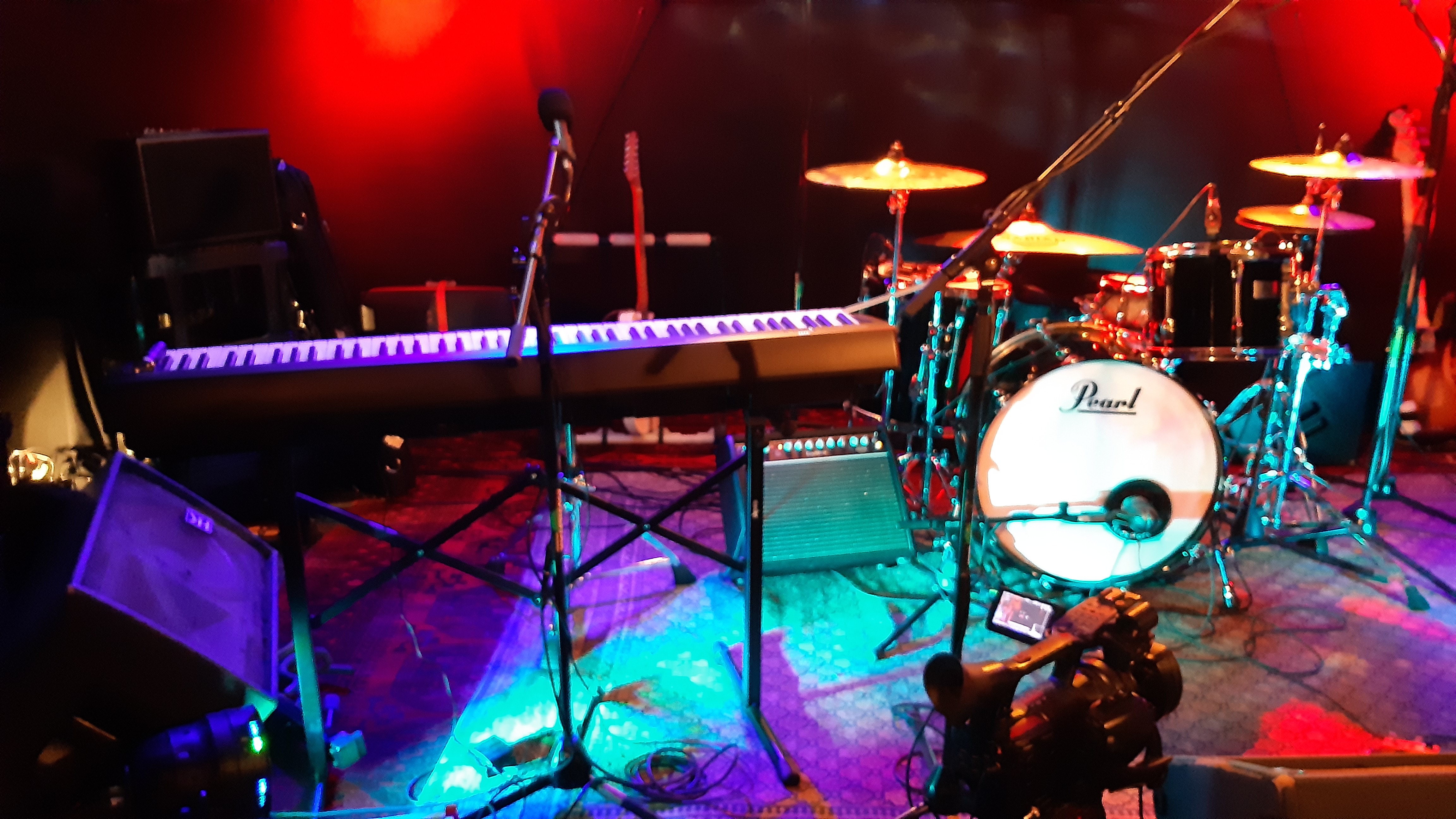 PeterKarpBand2021-10-13MusicStarNorderstedtGermany (3).jpg